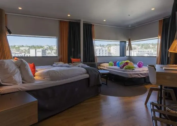 Hotel Clarion The Edge 4*