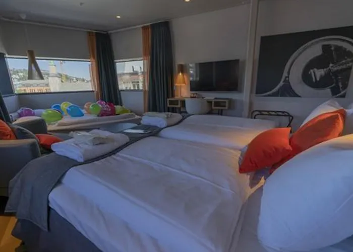 Hotel Clarion The Edge 4*