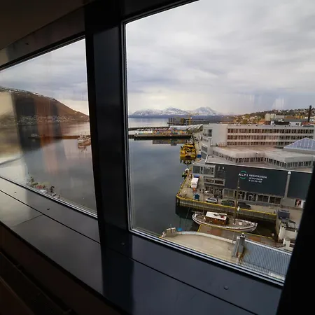 Hotel Clarion The Edge 4*
